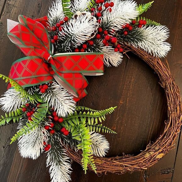 Christmas Wreath 12 inches Red, White & Green Hand made NWOT - Picture 1 of 5